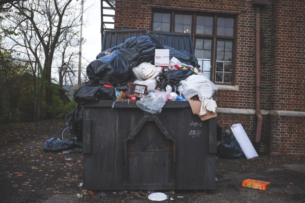 Müllhaufen aus Entrümpelung in Paderborn